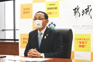 定例記者