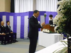 参列者による献花１