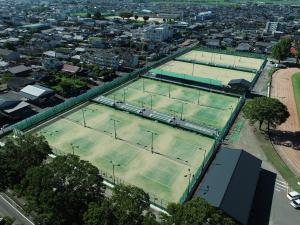 テニスコート16面