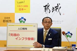 定例記者会見写真
