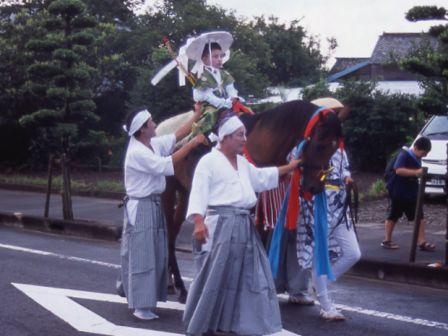 穂満坊の揚げ馬